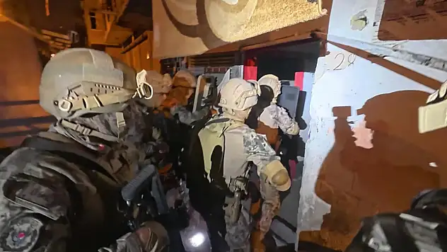 Adana'da DEAŞ'ın uyuyan hücresine operasyon: 16 kişi yakalandı