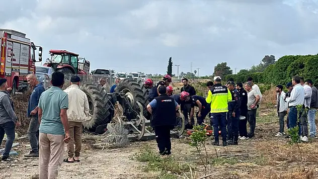 Adana'da devrilen traktörün altında kalan sürücüden acı haber!