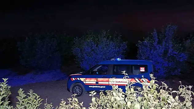 Adana'da düşen eğitim uçağının enkazında incelemeler sürüyor!