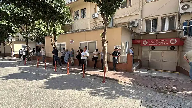 Adana'da eski eşi tarafından öldürülen kadının cenazesi adli tıptan alındı