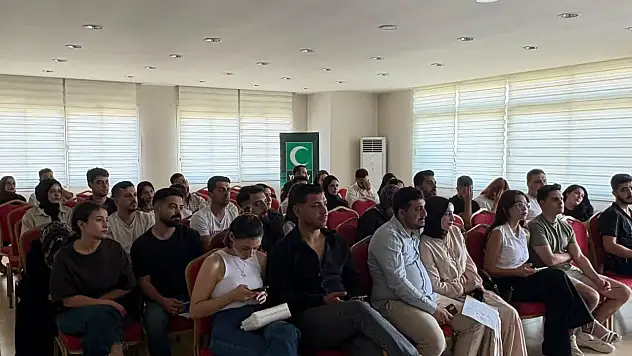 Adana'da çiftler evlilik öncesi eğitimde bir araya geldi