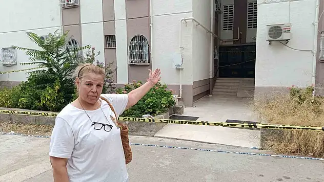 Adana'da 3 katlı apartmanın merdivenleri çöktü!