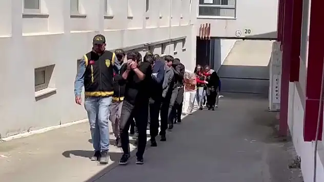 Adana'da fuhuş baskını!