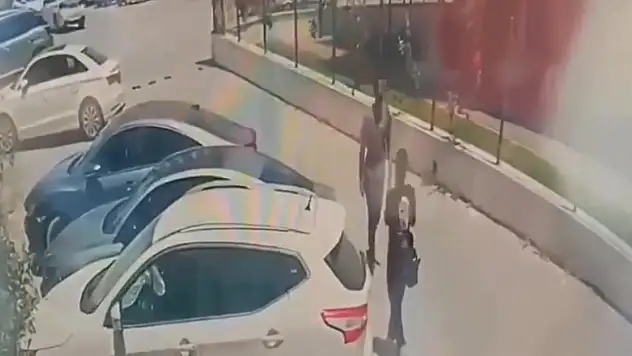 Adana'da genç kadını sokak ortasında bıçakladı