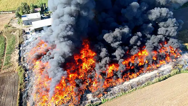 Adana'da geri dönüşüm fabrikasının bahçesinde yangın çıktı!