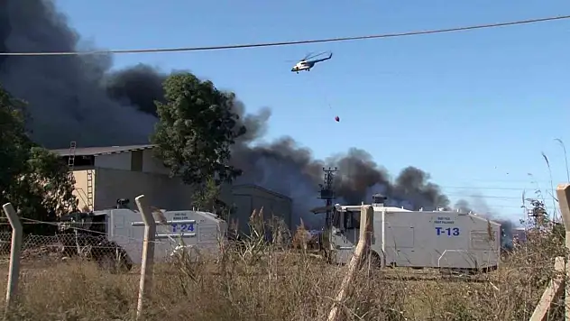 Geri dönüşüm fabrikasındaki yangına havadan ve karadan müdahale sürüyor