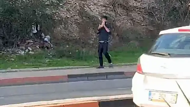 Komşu ilimizde herkesin gözü önünde poşetle uçucu madde çekti