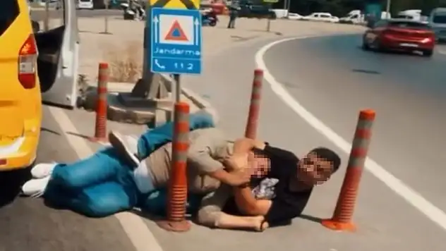 Adana'da 'Telefonu Vereceksin' Kavgası!