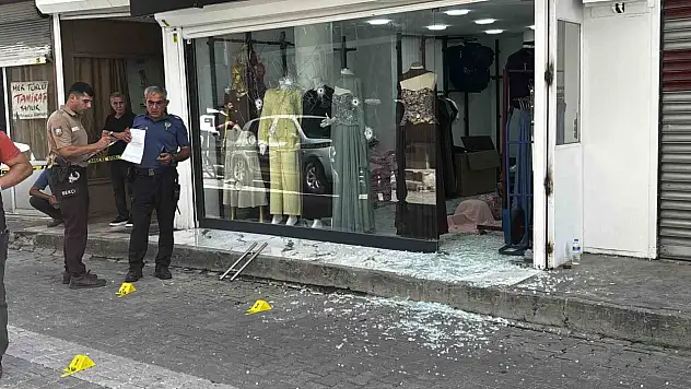 Adana'da bir iş yerine 9 el ateş edildi