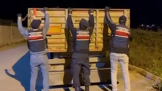 Adana'da milyonluk kaçak tütün darbesi: 1 kişi tutuklandı