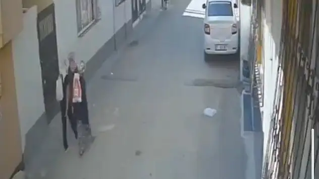 Adana'da evden erzak ve elektrikli ocak çalan 3 kadın kamerada