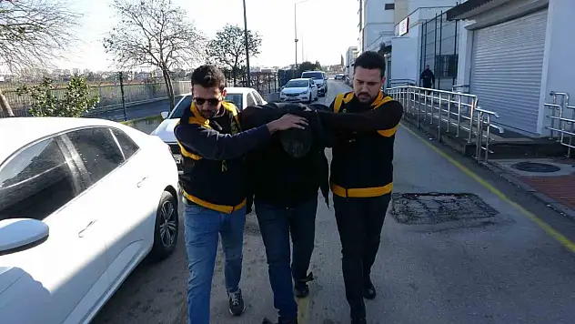 Kaskıyla servis aracının camını kıran sürücü serbest kaldı!