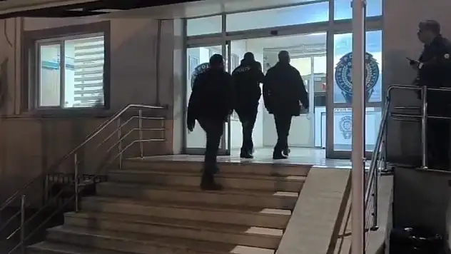 Adana'da kesinleşmiş hapis cezasıyla aranan hükümlüler yakalandı!