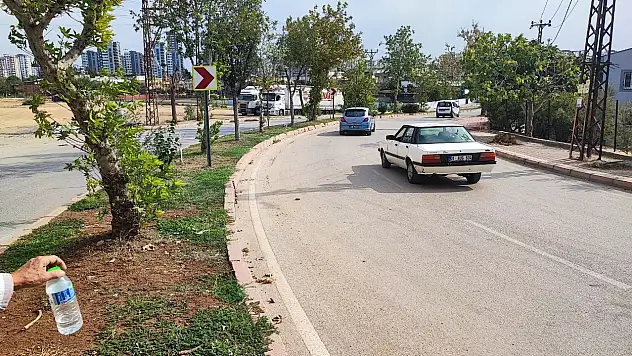 Viraj tehlikesi kayıt altında! Esnaf kamera taktırdı, kazaları kaydetti