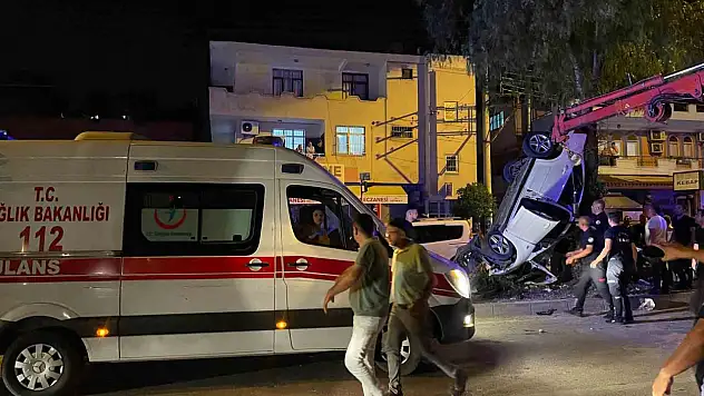 Kontrolden çıkan otomobil refüjde asılı kaldı: 5 yaralı