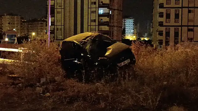 Adana'da kontrolden çıkan otomobil takla attı! 2 kişi yaralandı