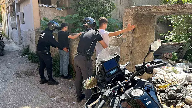 Adana'da metruk binalara narkotik denetimi gerçekleştirildi!
