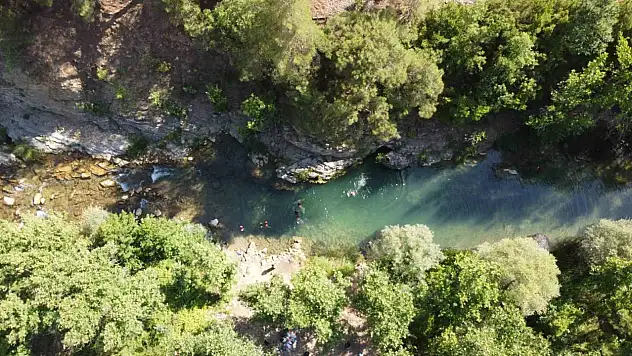 Adanalılar Doğal Kaynak Sularına Koştu