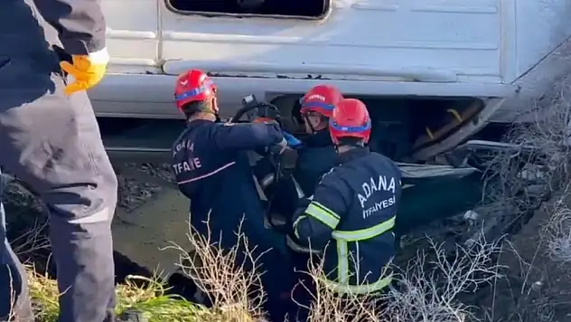 Öğrenci servisi şarampole devrildi: 2'si ağır 9 yaralı