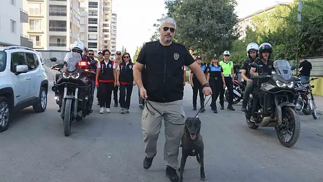 Okulların ilk gününde polis ekiplerinden güvenlik uygulaması