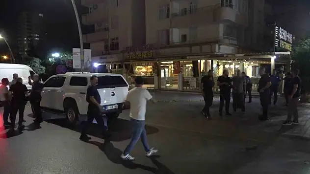 Pimi çekilmemiş el bombasıyla saldırı! Adana'da pastane hedef oldu