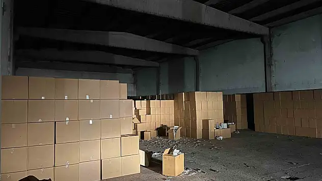 Adana'da 100 milyon TL'lik kaçak ürün baskında ortaya çıktı