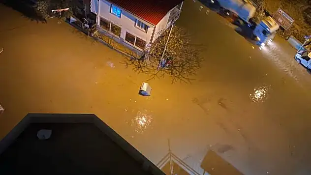 Adana'da sağanak yağmur vatandaşlara zor anlar yaşattı!