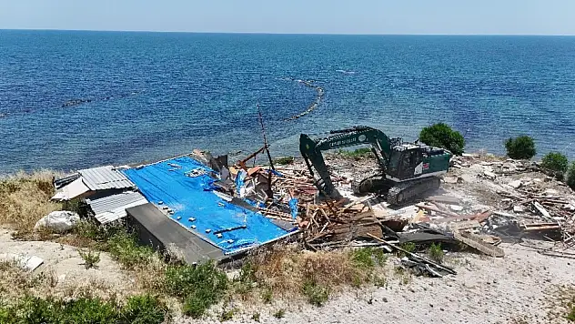 Adana'da sahiller vatandaşlara geri kazandırılıyor