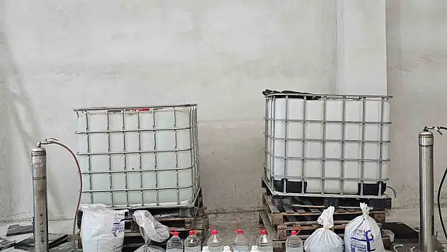 Adana'da sahte alkol operasyonu: Piyasaya sürülmeden ele geçirildi!