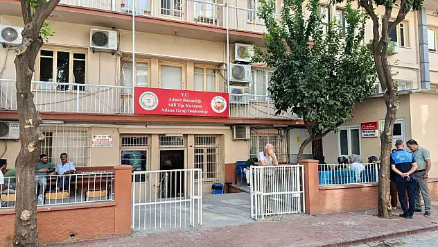 Adana'da sokak ortasında silahlı saldırı: Genç hayatını kaybetti!