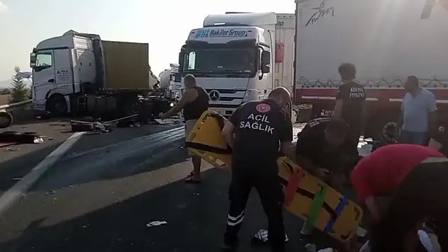 Adana'da tır kazası: 2 sürücü yaralandı