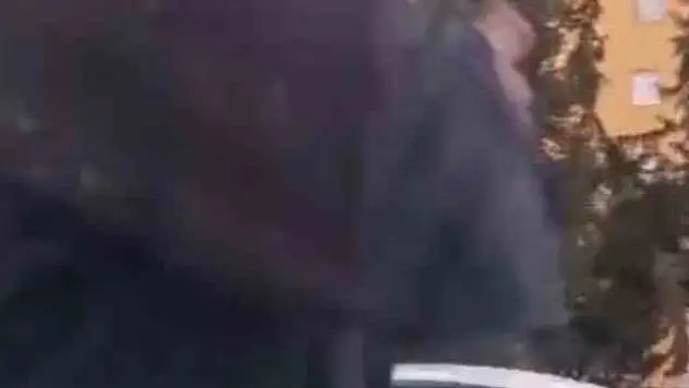 Adana'da trafikte yol verme kavgası: Aracın camına vurup kapı kolunu kırdı