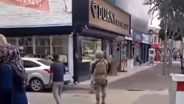 Adana'da uyuşturucu bağımlısının aile bireylerini rehin aldığı iddiası üzerine ekipler sevk edildi!