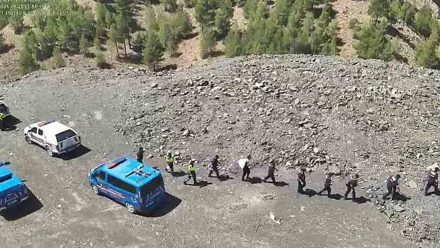 Adana'da drone havalandı: Uyuşturucu tarlası ortaya çıktı