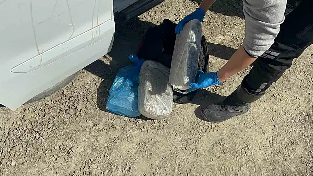 Polisten Adana'da dev baskın! Uyuşturucu ve cephanelik çıktı