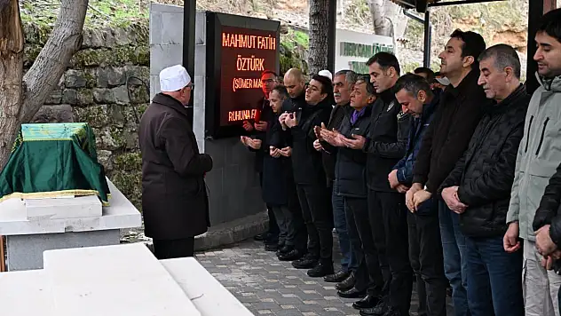 Adana'da vefat eden 2 yaşındaki Mahmut, Kayseri'de toprağa verildi