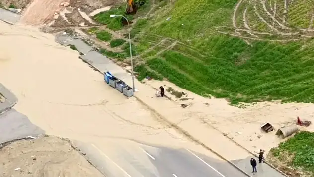 Adana'da yağmur hayatı felç etti