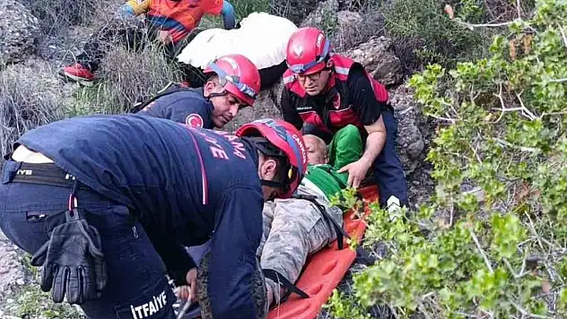 Yamaç paraşütü yapmak isterken ağaçta mahsur kaldı