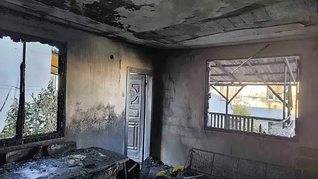 Adana'da yangın çıkan ev küle döndü