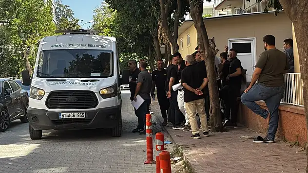Adana'daki dehşette hayatını kaybeden 3 kişinin cenazeleri ailelerine teslim edildi