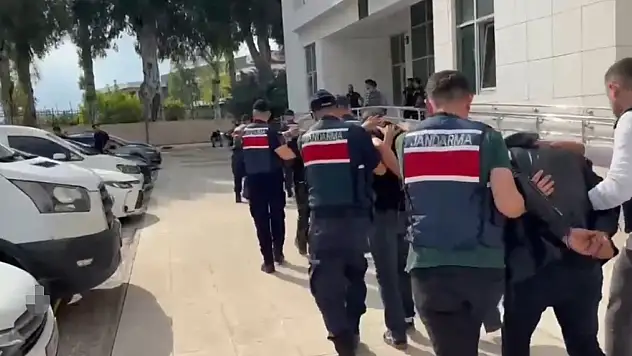 Adana ve Konya'da büyük operasyon - Binlerce litre kaçak alkol ele geçirildi