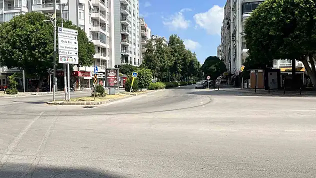 Sıcaklık 40 dereceyi buldu! Adana boşaldı, vatandaşlar şehri terk etti