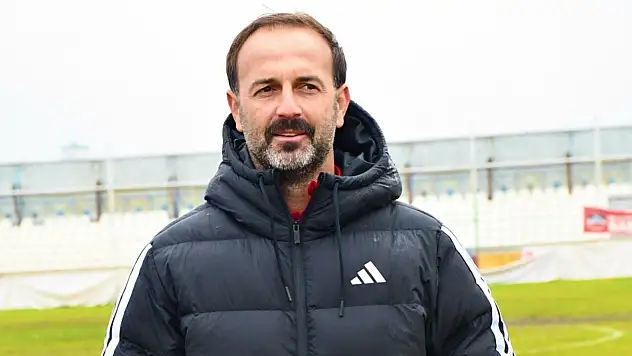 Adem Çak kariyerindeki ilk maçından galibiyetle ayrıldı