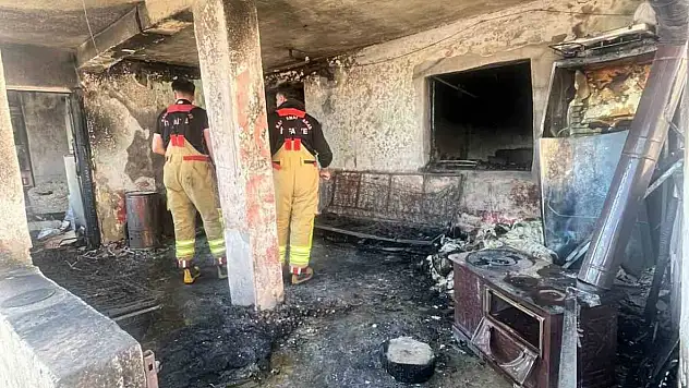 Kahramanmaraş'ta ev yandı! 4 kişi dumandan etkilendi