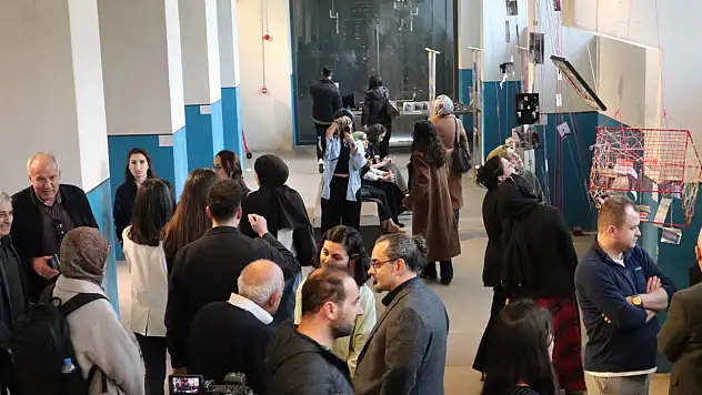 AGÜ Mimarlık Bölümü öğrencilerinden 'Görme Biçimleri' sergisi