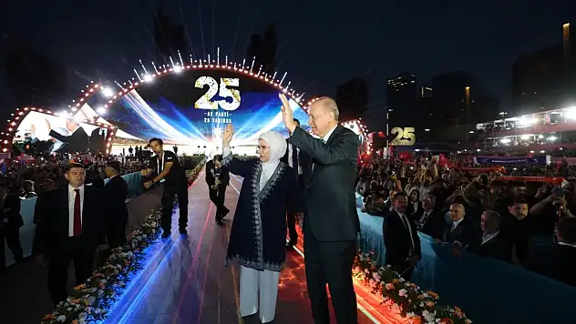 AK Parti 25. yaşını coşkuyla kutladı