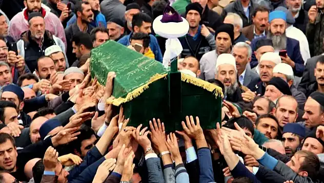 AK Parti'de acı kayıp: Ayşe Böhürler'den taziye mesajı