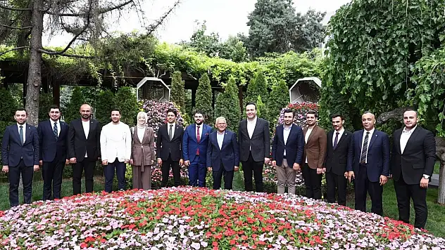 AK Parti Gençlik Kolları Başkanından Kayseri'ye övgüler