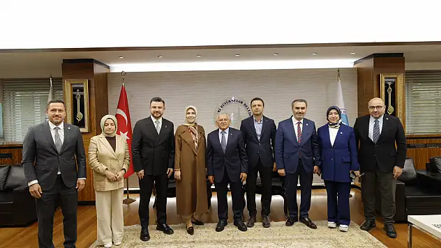 AK Parti heyetinden Kayseri'de temaslar: Milletvekilleri İl Başkanlığında ağırlandı