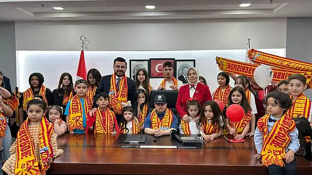AK Parti Kayseri'de 23 Nisan Coşkusu – Okandan: Çekildiğim en güzel fotoğraf!